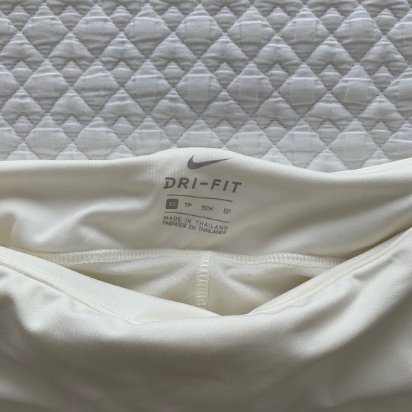 Nike 17” Golf Skort with UV Protection - Picture 3 of 5